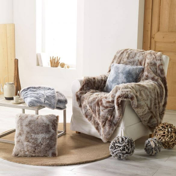 Plaid effet fourrure - 180 x 220 cm - cocooning Plaid effet fourrure - 180 x 220 cm - cocooning