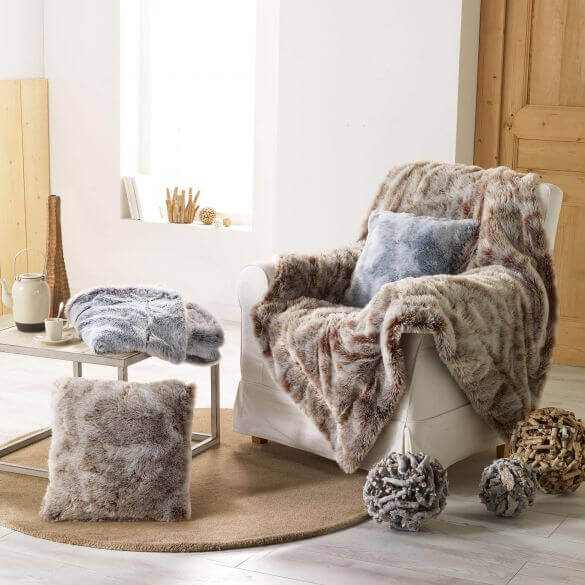 Plaid effet fourrure - 125 x 150 cm - cocooning Plaid effet fourrure - 125 x 150 cm - cocooning