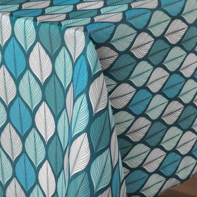Nappe antitache rectangulaire 145x240 cm - Feuilles bleues