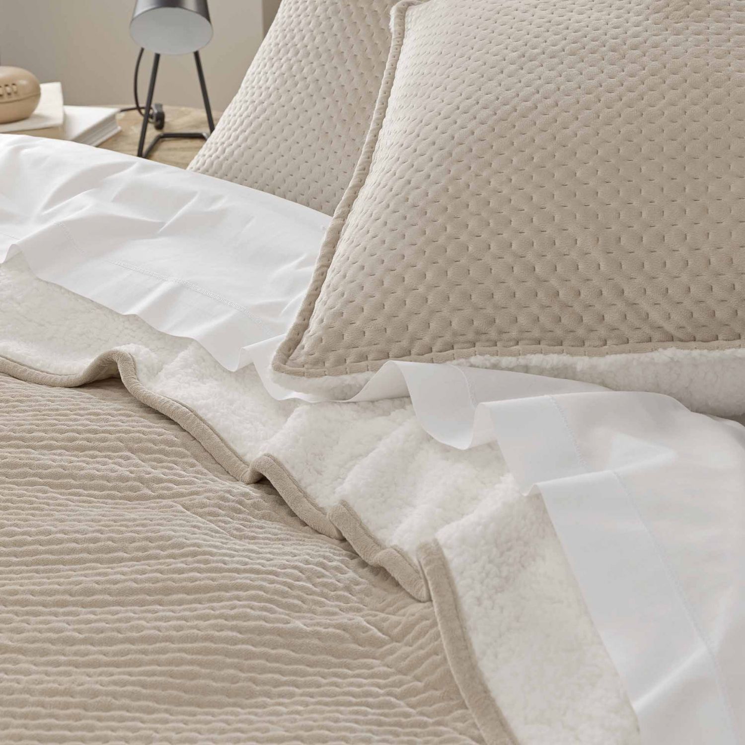 Couvre lit matelassé - 220 x 240 cm + taies - Effet velours - Imagen 10 de 11